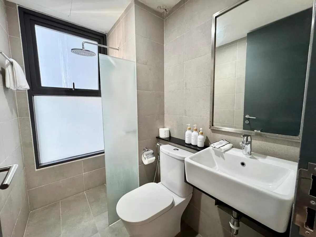 Tropicana 218 Macalister #Softcreamy #Infinitypool #7Pax #3Br2Bath #Quality Well Maintained #Private Host George Town
