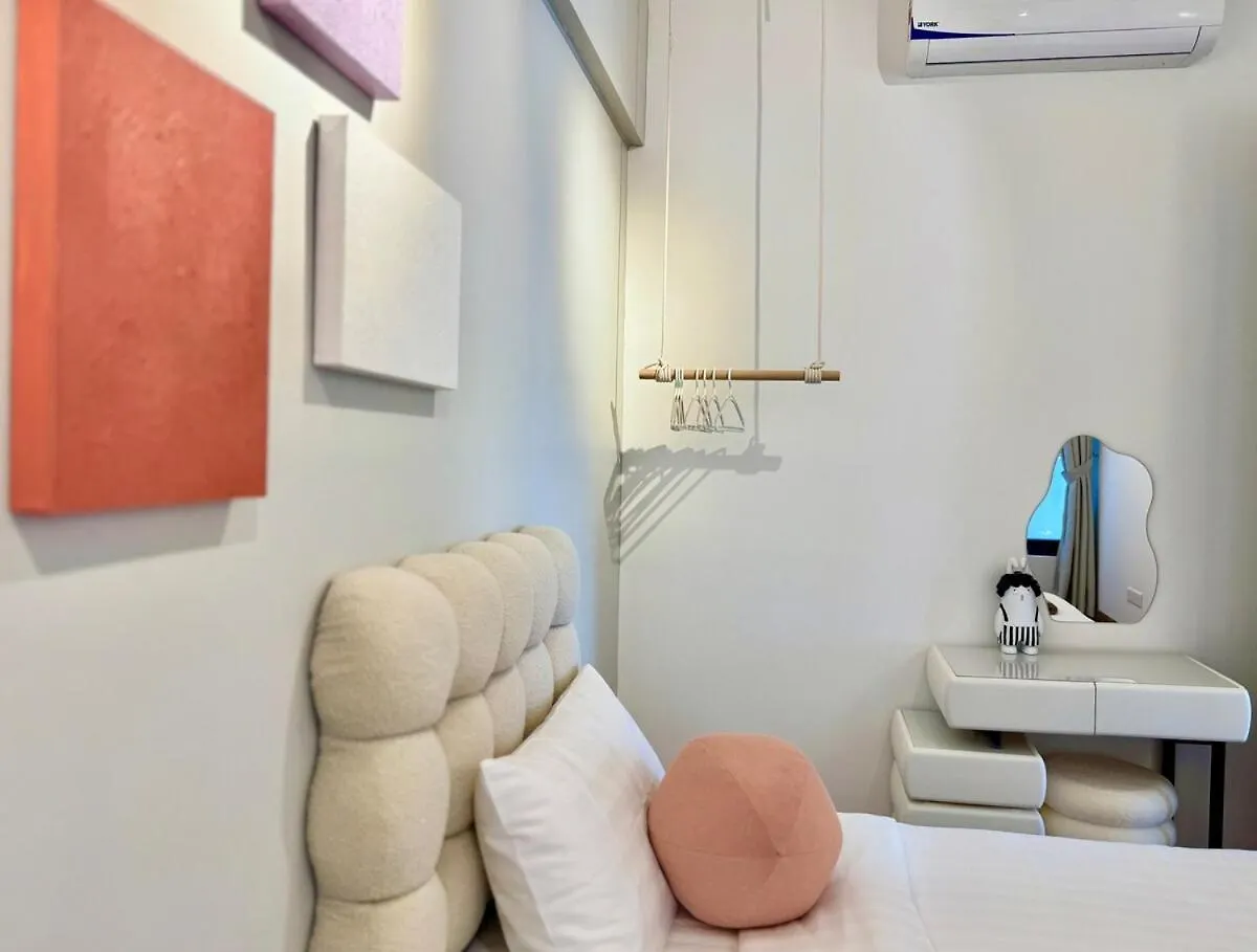 Tropicana 218 Macalister #Softcreamy #Infinitypool #7Pax #3Br2Bath #Quality Well Maintained #Private Host George Town Apartment