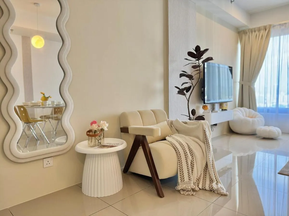 Apartment Tropicana 218 Macalister #Softcreamy #Infinitypool #7Pax #3Br2Bath #Quality Well Maintained #Private Host George Town