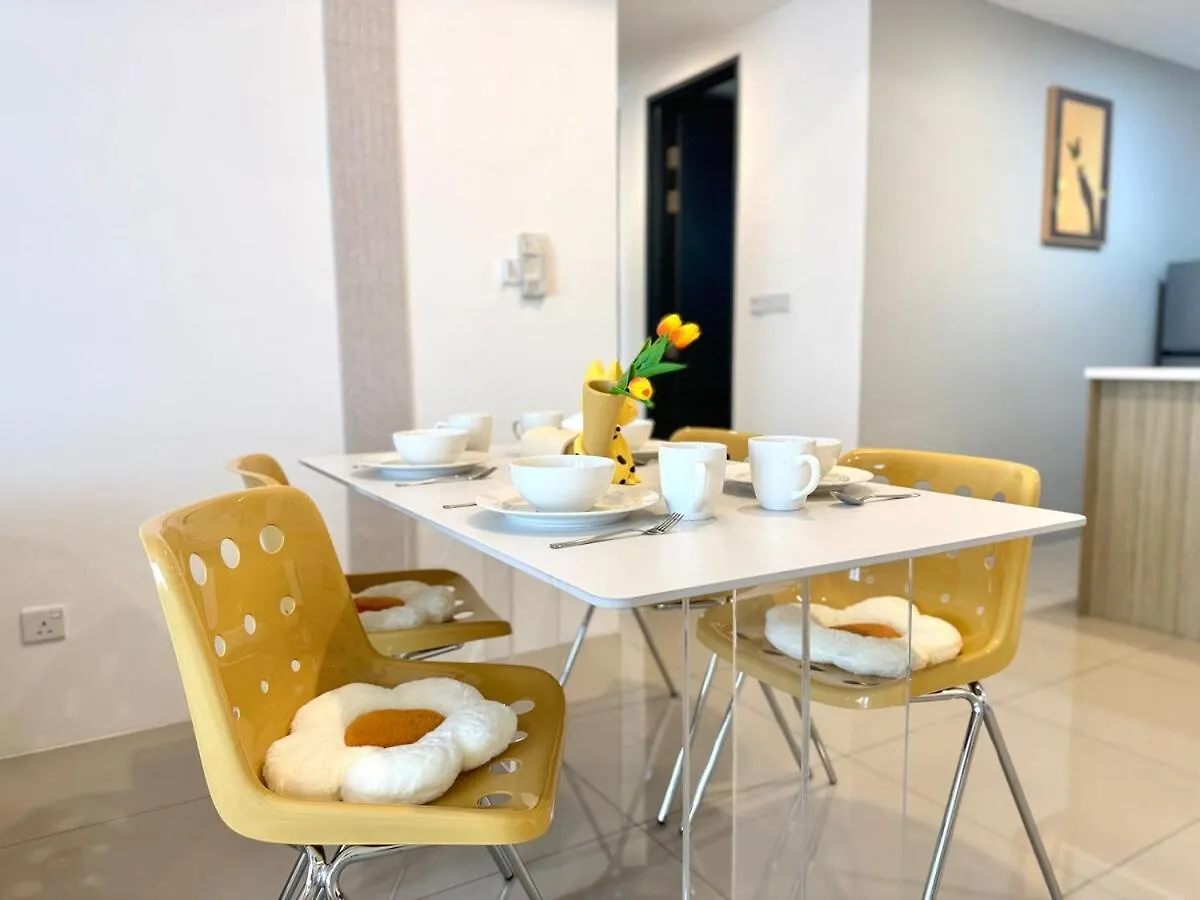 Apartment Tropicana 218 Macalister #Softcreamy #Infinitypool #7Pax #3Br2Bath #Quality Well Maintained #Private Host George Town