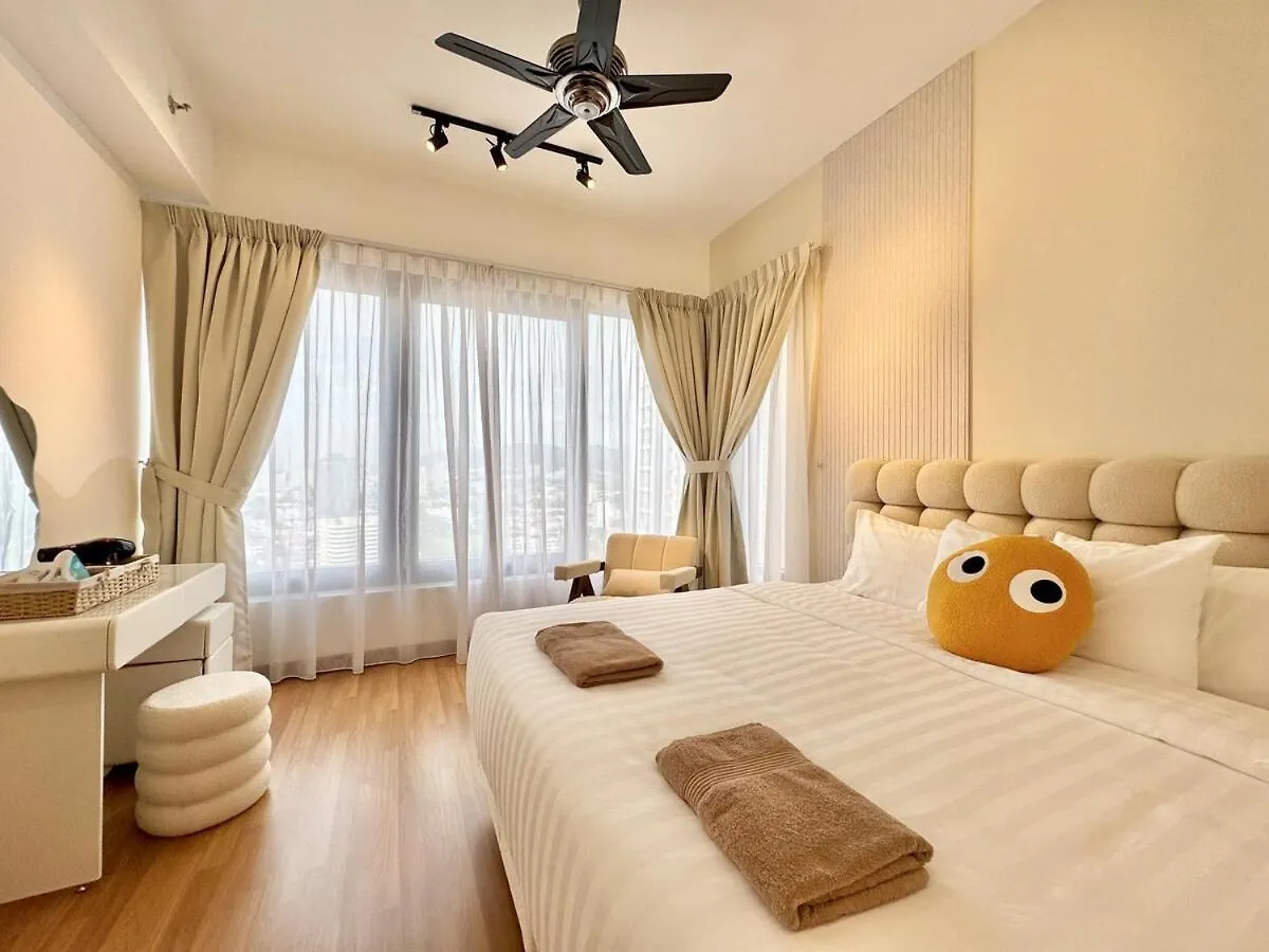 Tropicana 218 Macalister #Softcreamy #Infinitypool #7Pax #3Br2Bath #Quality Well Maintained #Private Host George Town