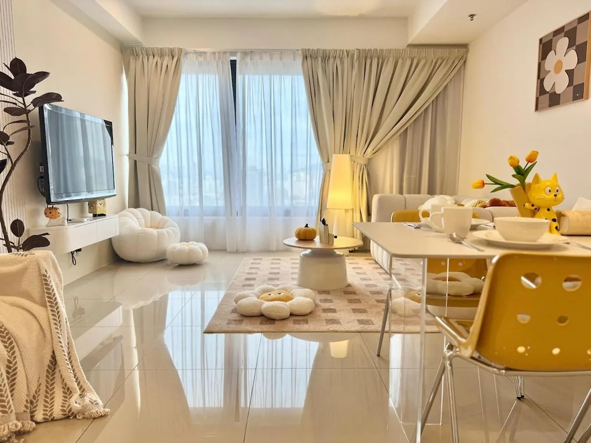 Tropicana 218 Macalister #Softcreamy #Infinitypool #7Pax #3Br2Bath #Quality Well Maintained #Private Host George Town Apartment